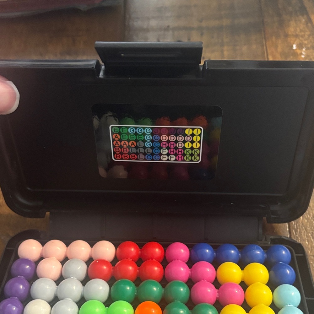 Kanoodle Brain-Teasing Puzzle Game - Picture 4 of 7
